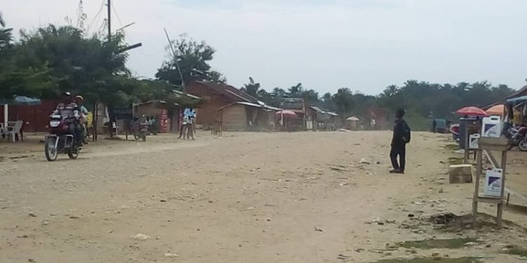 Mwenga : le secrétaire de la collectivité-chefferie de Wamuzimu plaide pour le renforcement des éléments de la police et de l’armée. Mwenga : le secrétaire de la collectivité-chefferie de Wamuzimu plaide pour le renforcement des éléments de la police et de l’armée.