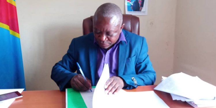 Kamituga : le maire Alexandre Bundya demande à Vital kamerhe l’assistance des victimes des catastrophes naturelles. Kamituga : le maire Alexandre Bundya demande à Vital kamerhe l’assistance des victimes des catastrophes naturelles.