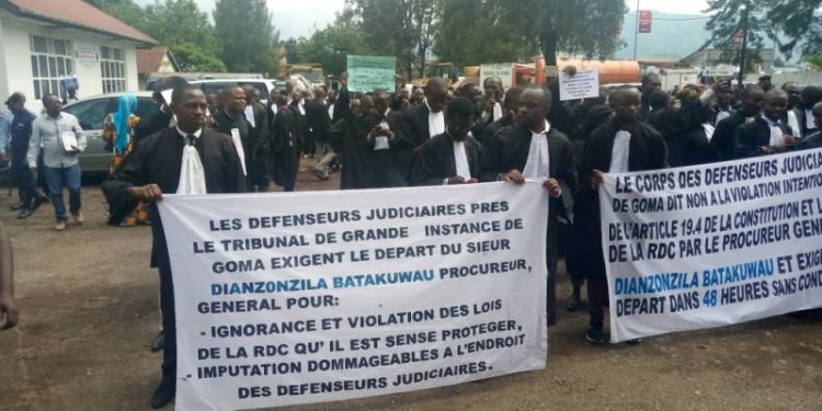 Goma: Les défenseurs judiciaires marchent pour exiger le départ du PR du Nord-Kivu Goma: Les défenseurs judiciaires marchent pour exiger le départ du PR du Nord-Kivu