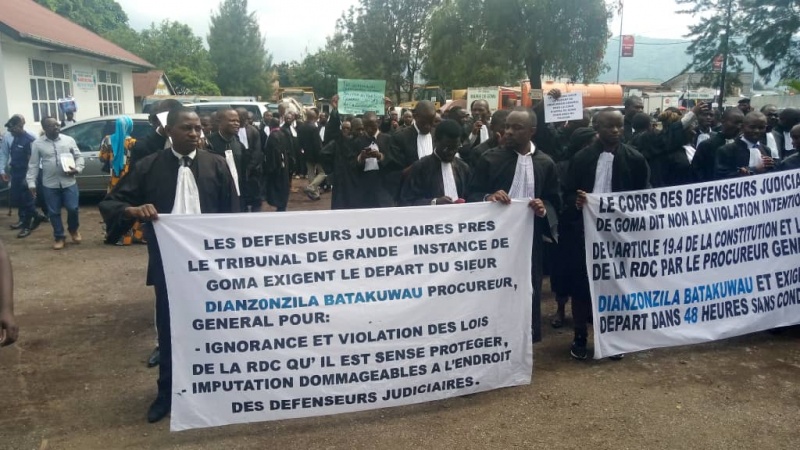 Goma: Les défenseurs judiciaires marchent pour exiger le départ du PR du Nord-Kivu Goma: Les défenseurs judiciaires marchent pour exiger le départ du PR du Nord-Kivu