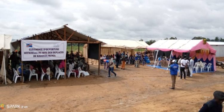Ituri : 356 déplacés du site de l’Hôpital Général relocalisés dans le nouveau site du Lycée KIGONZE. Ituri : 356 déplacés du site de l’Hôpital Général relocalisés dans le nouveau site du Lycée KIGONZE.