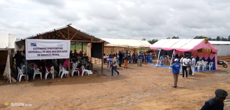 Ituri : 356 déplacés du site de l’Hôpital Général relocalisés dans le nouveau site du Lycée KIGONZE. Ituri : 356 déplacés du site de l’Hôpital Général relocalisés dans le nouveau site du Lycée KIGONZE.