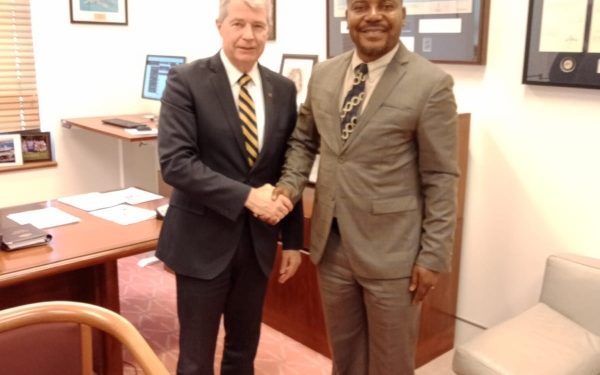 Australie : Le député national Luc MULIMBALIMBA reçu par le président de la commission des affaires étrangères, défense et commerce du parlement Australien.