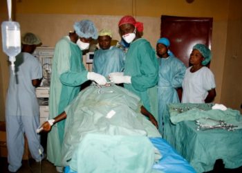 Uvira-Campagne médicale chirurgicale : j’ai été opérée à l’hôpital du Dr Luc Mulimbalimba et je me sens très bien (Témoignages).