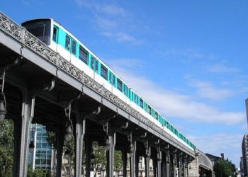 RDC : un train aérien pour mettre fin aux embouteillages à Kinshasa