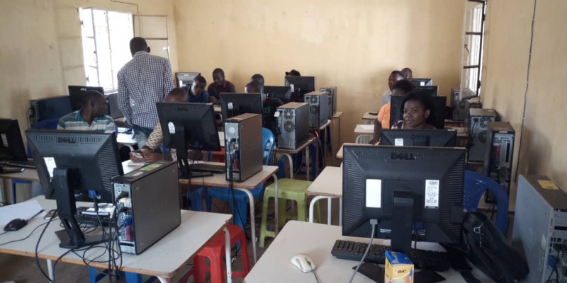 Luvungi : La MHCD du député Luc Mulimbalimba débute la formation des formateurs en gestion des affaires et leadership en informatique. Luvungi : La MHCD du député Luc Mulimbalimba débute la formation des formateurs en gestion des affaires et leadership en informatique.