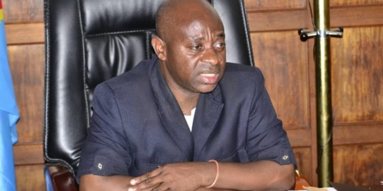 Insalubrité à Bukavu : le maire Meschack Bilubi charge son prédécesseur Philémon Yogolelo.