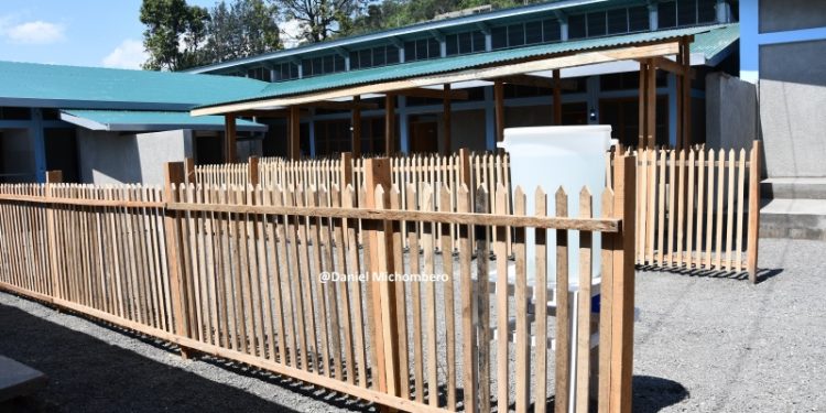 Nord-Kivu : MSF remet un centre multi-épidémique construit en matériaux durables à la division provinciale de la santé