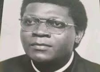 Curieux ! On assiste à un exorcisme assez spectaculaire et pourtant ce qui frappe les gens, ce n’est pas l’action de Jésus, c’est son enseignement. La guérison ici vient seulement renforcer l’autorité avec laquelle Jésus parle. On n’a jamais vu ça ! La frayeur les prend à cause de cet exorcisme réussi. Mais ils tremblent devant un homme qui peut parler avec une si puissante autorité. Puissante et même étrange, quelque chose d’absolument nouveau.(Père Xavier Bugeme sj)