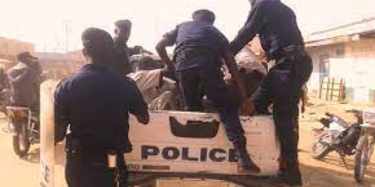 État de siège Ituri : agressé jusqu’à être déshabiller, la police appelle le journaliste Sharif à faire sa déposition pour punir le policier