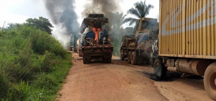 RDC-Ituri : 3 morts et 9 véhicules incendiés par les ADF au Village Kundala entre Komanda et Mambasa RDC-Ituri : 3 morts et 9 véhicules incendiés par les ADF au Village Kundala entre Komanda et Mambasa