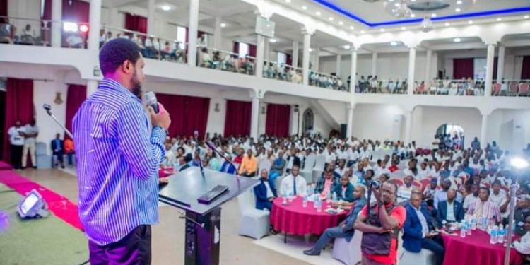 Concours littéraire de poésie pour la paix à Goma : La fondation Josué Mufula prime 120 lauréats et octroie des bourses d’études à 20 élèves