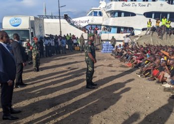 Recrutement dans larmée :  la première vague de 1000 jeunes a quitté Bukavu pour Kinshasa via Goma