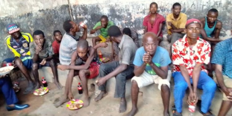 À la prison d’Inongo, un groupe de neuf détenus s’est évadé avec succès de la garde à vue du Mai-Ndombe À la prison d’Inongo, un groupe de neuf détenus s’est évadé avec succès de la garde à vue du Mai-Ndombe