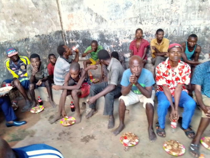 À la prison d’Inongo, un groupe de neuf détenus s’est évadé avec succès de la garde à vue du Mai-Ndombe À la prison d’Inongo, un groupe de neuf détenus s’est évadé avec succès de la garde à vue du Mai-Ndombe