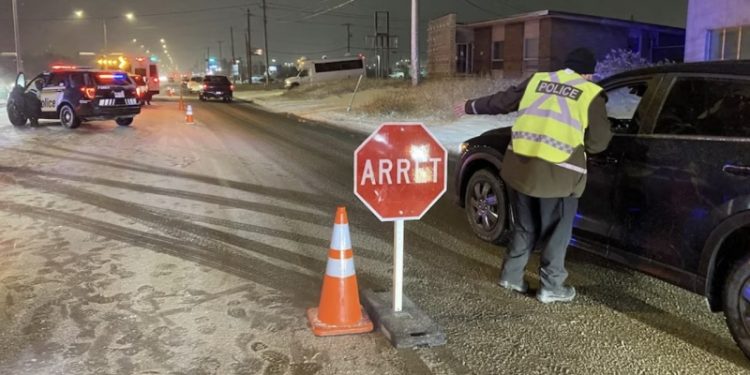 Danger sur les routes fermées : Le Manitoba interdit la conduite et applique des amendes sévères