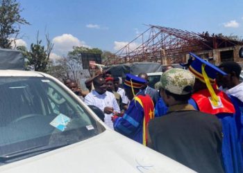 Bukavu : Le Gouvernement soutient 14 professeurs ordinaires et émérites en leur offrant des véhicules