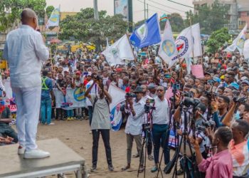 Martin Fayulu critique Tshisekedi pour sa nomination par Kabila et exhorte à un audit électoral fiable en 2023