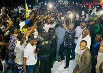 La visite du Dr Denis Mukwege à Kikwiti marque le début d’une campagne pré-électorale ambitieuse
