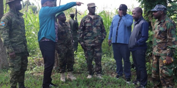 L’ex-président de la CENI annonce vouloir marcher sur Kinshasa et pose aux côtés des rebelles du M23