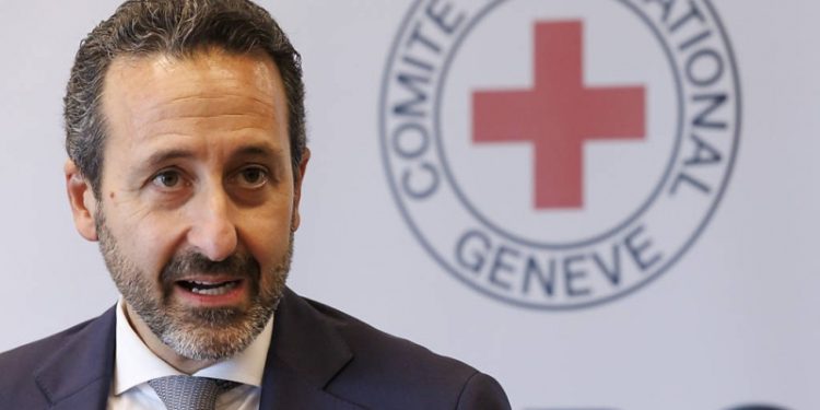 Les blessures par armes lourdes submergent les établissements de santé en RDC, aggravant la crise humanitaire selon le CICR