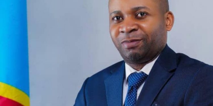 Révélations choquantes du député Trésor Mutiki : Un vaste complot de destruction des immeubles de l’ex SOMINKI dénoncé à Mwenga au Sud-Kivu Révélations choquantes du député Trésor Mutiki : Un vaste complot de destruction des immeubles de l’ex SOMINKI dénoncé à Mwenga au Sud-Kivu