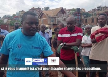 Bukavu : La jeunesse de Ndendere se mobilise pour redonner vie à un espace sportif oublié.