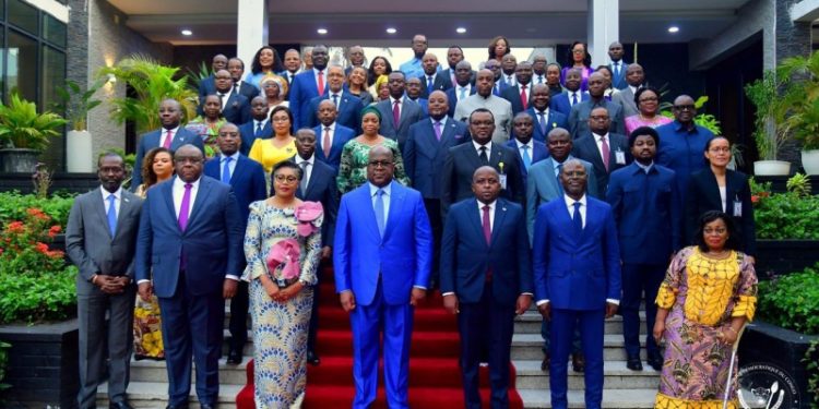 RDC : remaniement en vue, les ministres saffichent dans une étrange campagne de séduction médiatique RDC : remaniement en vue, les ministres saffichent dans une étrange campagne de séduction médiatique
