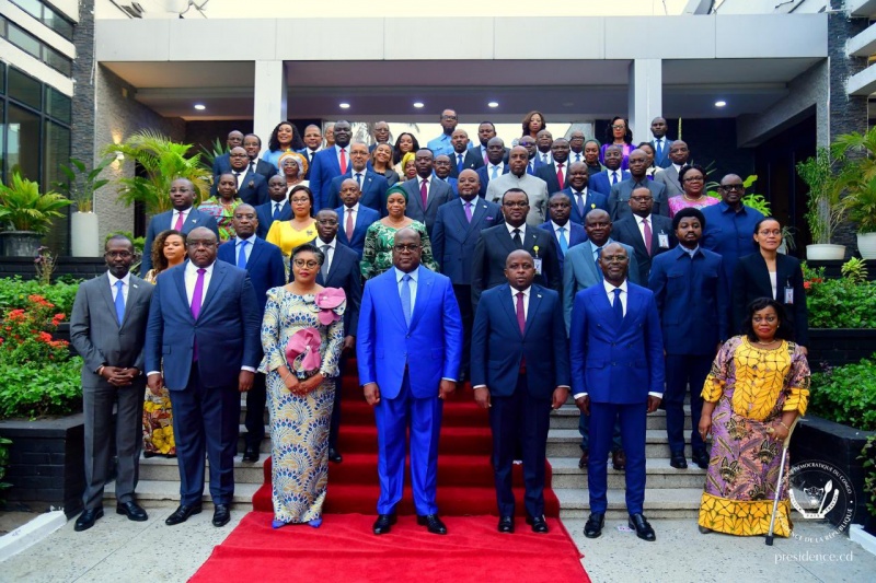 RDC : remaniement en vue, les ministres saffichent dans une étrange campagne de séduction médiatique RDC : remaniement en vue, les ministres saffichent dans une étrange campagne de séduction médiatique