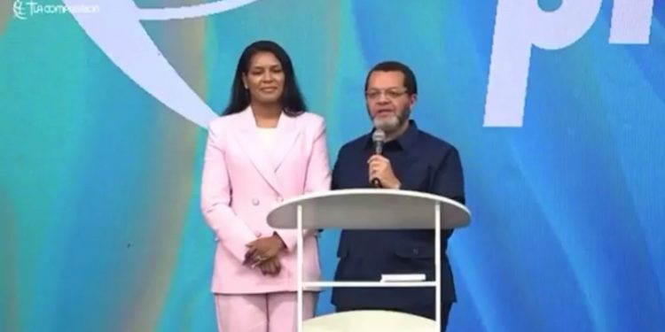 RDC : Le pasteur Marcelo Tunasi présente officiellement sa nouvelle épouse, Esther Aïcha RDC : Le pasteur Marcelo Tunasi présente officiellement sa nouvelle épouse, Esther Aïcha