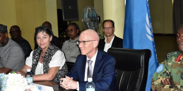 Nord-Kivu : à Eringeti, James Swan à lécoute des communautés locales
