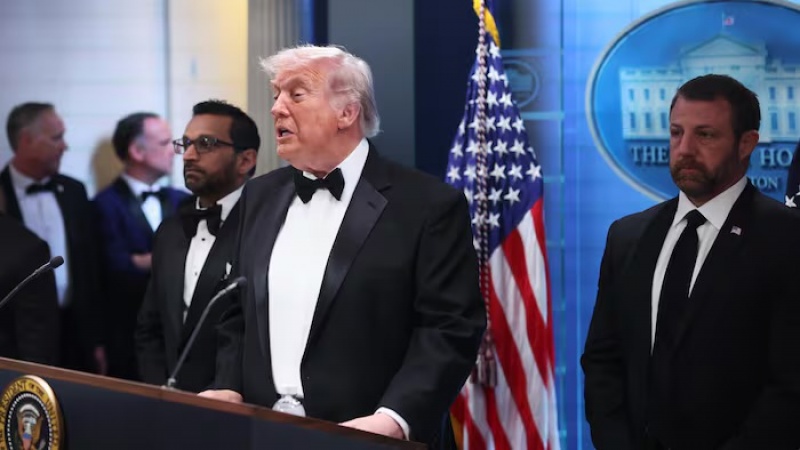 Fusillade déjouée à Washington : Donald Trump dénonce un « assassin en puissance » au gala des correspondants Fusillade déjouée à Washington : Donald Trump dénonce un « assassin en puissance » au gala des correspondants