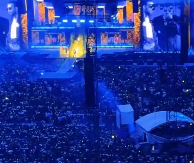 Fally Ipupa enflamme le Stade de France pour ses 20 ans de carrière